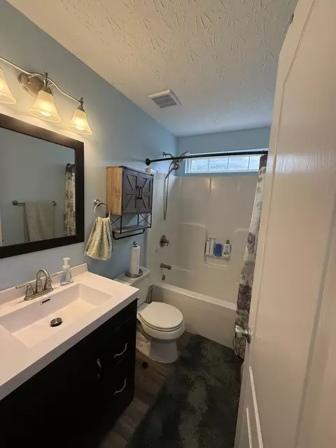 Bath - 1027 Buddleia Ct, Florence, KY 41042 photo 1 of 5