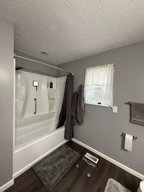 Bath - 1027 Buddleia Ct, Florence, KY 41042 photo 3 of 5