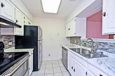 Kitchen - 323 E 2nd St #101, Covington, KY 41011 photo 1 of 5