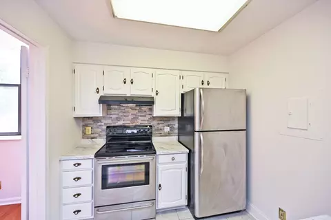 Kitchen - 323 E 2nd St #101, Covington, KY 41011 photo 2 of 5