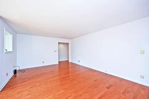 Living - 323 E 2nd St #101, Covington, KY 41011 photo 4 of 6