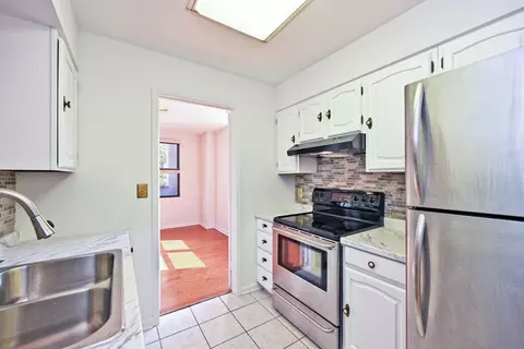 Kitchen - 323 E 2nd St #101, Covington, KY 41011 photo 4 of 5