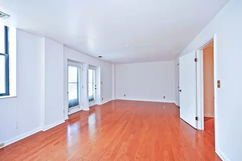 Living - 323 E 2nd St #101, Covington, KY 41011 photo 5 of 6