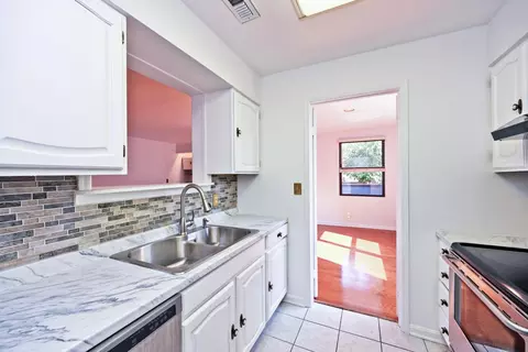 Kitchen - 323 E 2nd St #101, Covington, KY 41011 photo 3 of 5
