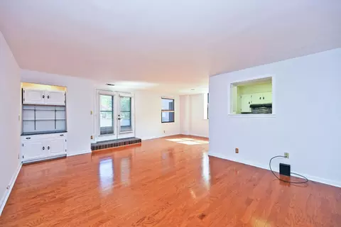 Living - 323 E 2nd St #101, Covington, KY 41011 photo 2 of 6