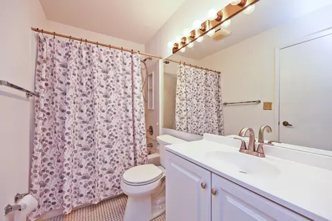 Bath - 323 E 2nd St #101, Covington, KY 41011 photo 1 of 3
