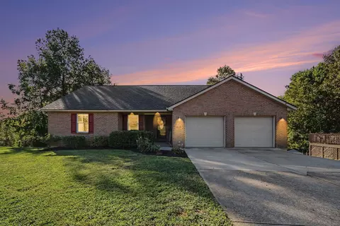 8 Ridge View Cir, Dry Ridge, KY 41035