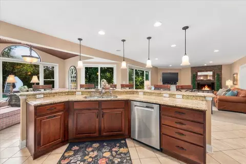Kitchen - 11004 Paddock Dr, Walton, KY 41094 photo 2 of 5