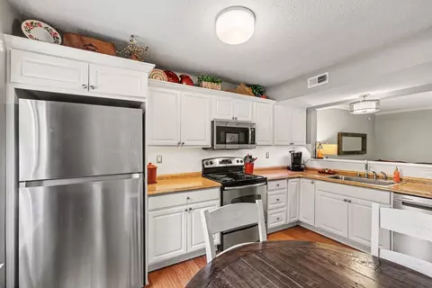 Kitchen - 2709 Copper Coin, Crestview Hills, KY 41017 photo 3 of 4