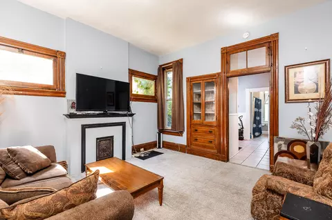 Living - 730 Lewis St, Covington, KY 41011 photo 2 of 3