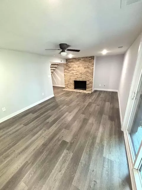 Living - 2864 Cliffview Ct, Villa Hills, KY 41017 photo 4 of 6