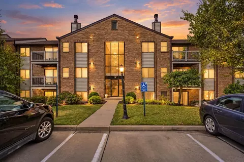 18 Woodland Hills Dr #3, Southgate, KY 41071
