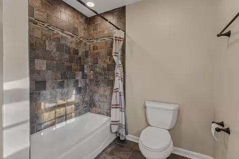 Bath - 566 Kinsella Dr, Edgewood, KY 41017 photo 3 of 4