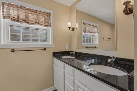 Bath - 566 Kinsella Dr, Edgewood, KY 41017 photo 2 of 4