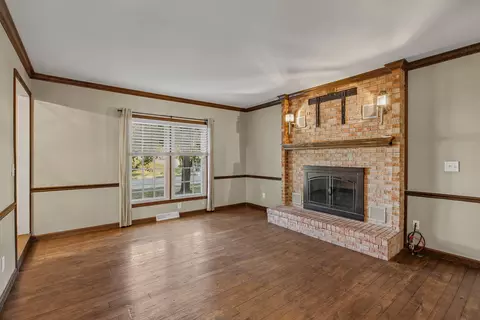 Living - 566 Kinsella Dr, Edgewood, KY 41017 photo 2 of 3