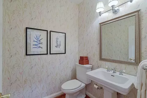 Bath - 777 Abbotsbury Pl, Edgewood, KY 41017 photo 4 of 7