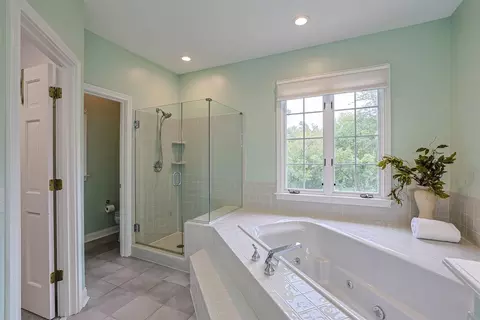 Bath - 777 Abbotsbury Pl, Edgewood, KY 41017 photo 3 of 7
