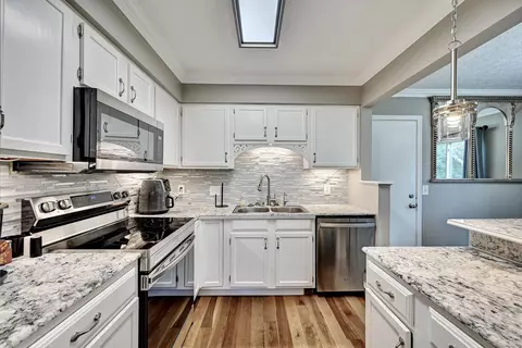 Kitchen - 4050 Edgelake Ct, Villa Hills, KY 41017 photo 1 of 3