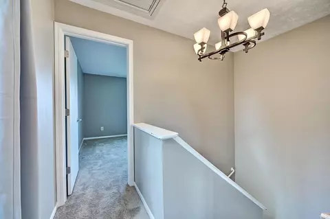 Entry Way - 4050 Edgelake Ct, Villa Hills, KY 41017 photo 6 of 6