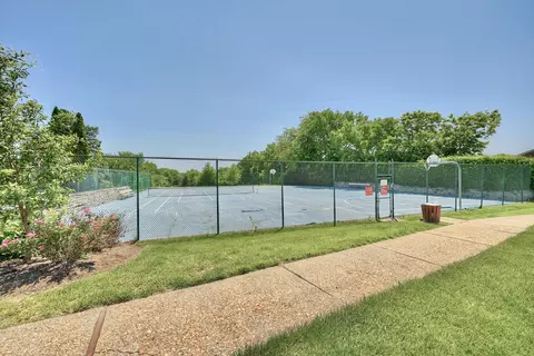 Exterior - 4050 Edgelake Ct, Villa Hills, KY 41017 photo 4 of 6