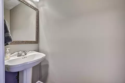 Bath - 4050 Edgelake Ct, Villa Hills, KY 41017 photo 2 of 3