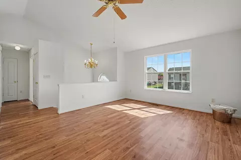 Living - 708 Ackerly Dr, Independence, KY 41051 photo 3 of 4