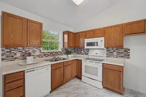 Kitchen - 708 Ackerly Dr, Independence, KY 41051 photo 2 of 3