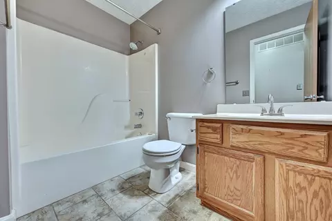 Bath - 2524 Evergreen Dr, Covington, KY 41017 photo 2 of 3