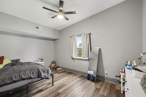 Bedroom - 121 E Martin Luther King Jr Blvd, Covington, KY 41011 photo 2 of 9