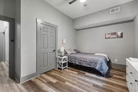 Bedroom - 121 E Martin Luther King Jr Blvd, Covington, KY 41011 photo 6 of 9