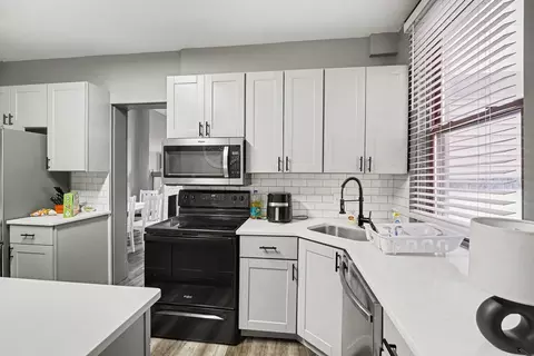 Kitchen - 121 E Martin Luther King Jr Blvd, Covington, KY 41011 photo 5 of 6
