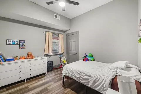 Bedroom - 121 E Martin Luther King Jr Blvd, Covington, KY 41011 photo 8 of 9