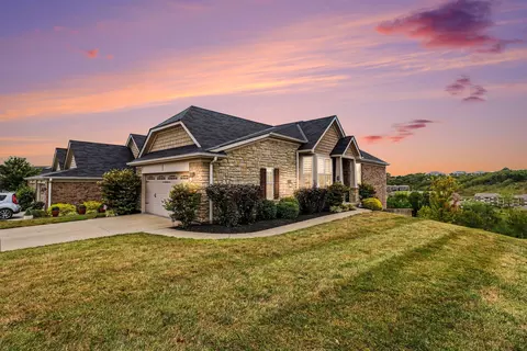 7601 Tartan Ridge Dr, Alexandria, KY 41001