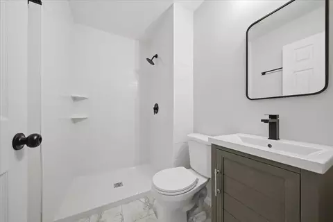 Bath - 807 Valley Trails Dr, Villa Hills, KY 41017 photo 2 of 4