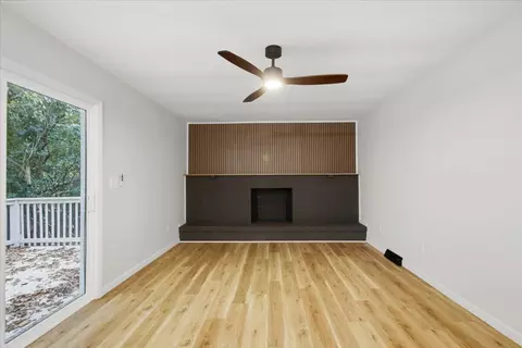 Living - 807 Valley Trails Dr, Villa Hills, KY 41017 photo 6 of 8