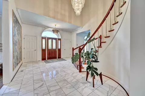 Entry Way - 109 Brittany Ct, Lakeside Park, KY 41017 photo 3 of 8