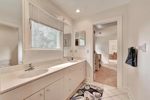 Bath - 109 Brittany Ct, Lakeside Park, KY 41017 photo 2 of 5