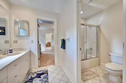 Bath - 109 Brittany Ct, Lakeside Park, KY 41017 photo 3 of 5