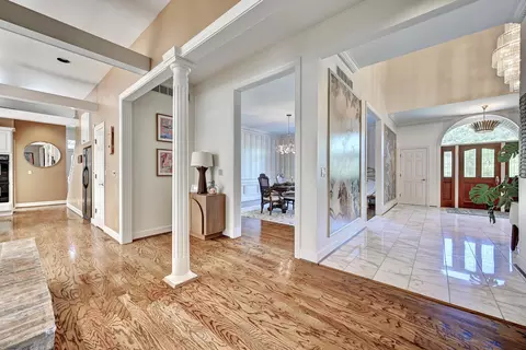 Entry Way - 109 Brittany Ct, Lakeside Park, KY 41017 photo 5 of 8