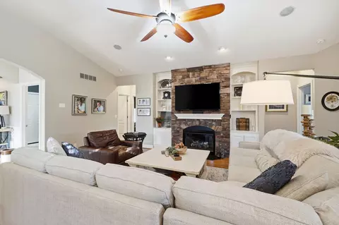 Living - 60 Arcadia Ave, Lakeside Park, KY 41017 photo 3 of 4