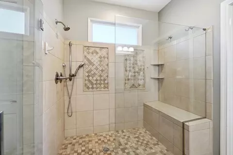 Bath - 60 Arcadia Ave, Lakeside Park, KY 41017 photo 2 of 4