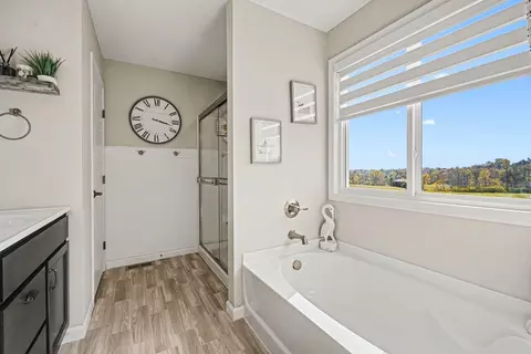 Bath - 5019 Pinebluff Ct, Burlington, KY 41005 photo 2 of 4