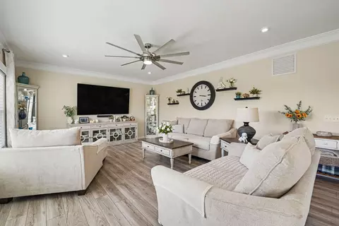 Living - 5019 Pinebluff Ct, Burlington, KY 41005 photo 2 of 2