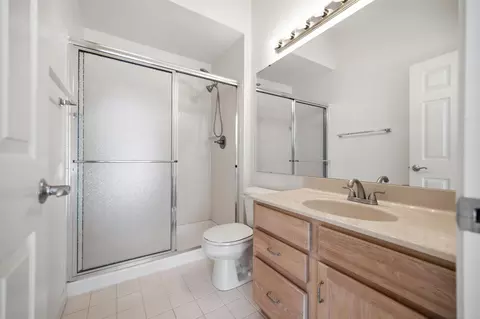 Bath - 323 Skyview Ct, Ludlow, KY 41016 photo 1 of 2