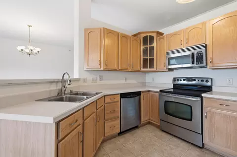 Kitchen - 323 Skyview Ct, Ludlow, KY 41016 photo 2 of 2