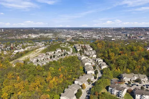 View/Area - 323 Skyview Ct, Ludlow, KY 41016 photo 7 of 9