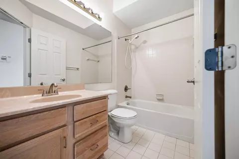 Bath - 323 Skyview Ct, Ludlow, KY 41016 photo 2 of 2