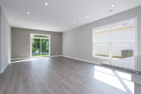 Living - 570 Alabaster Ln, Owensboro, KY 42301 photo 1 of 4