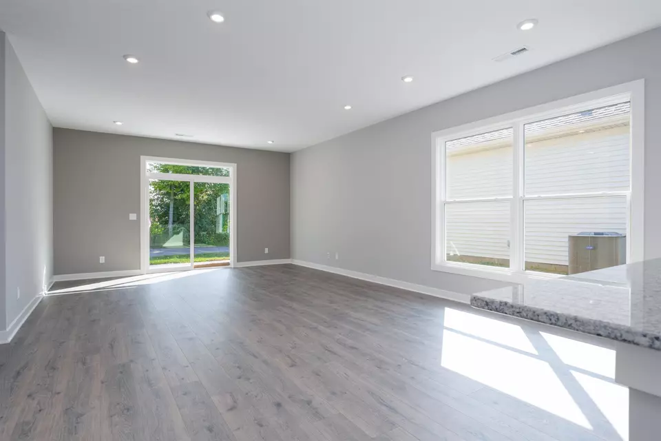 Living - 570 Alabaster Ln, Owensboro, KY 42301 photo 1 of 4