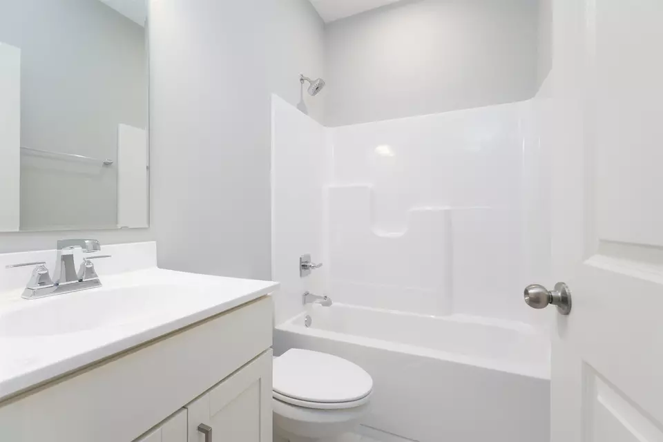 Bath - 570 Alabaster Ln, Owensboro, KY 42301 photo 2 of 2